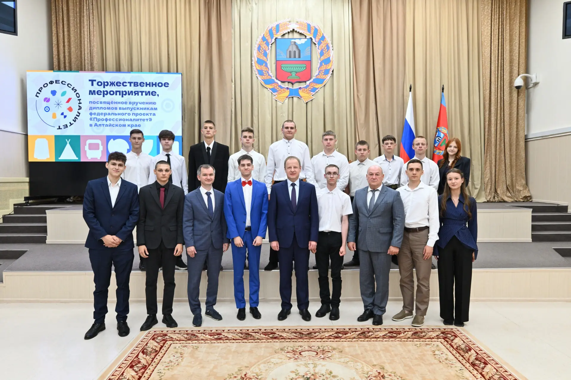 Обучение заканчивается в классной комнате, но образование продолжается всю жизнь // Фредерик Уильям 