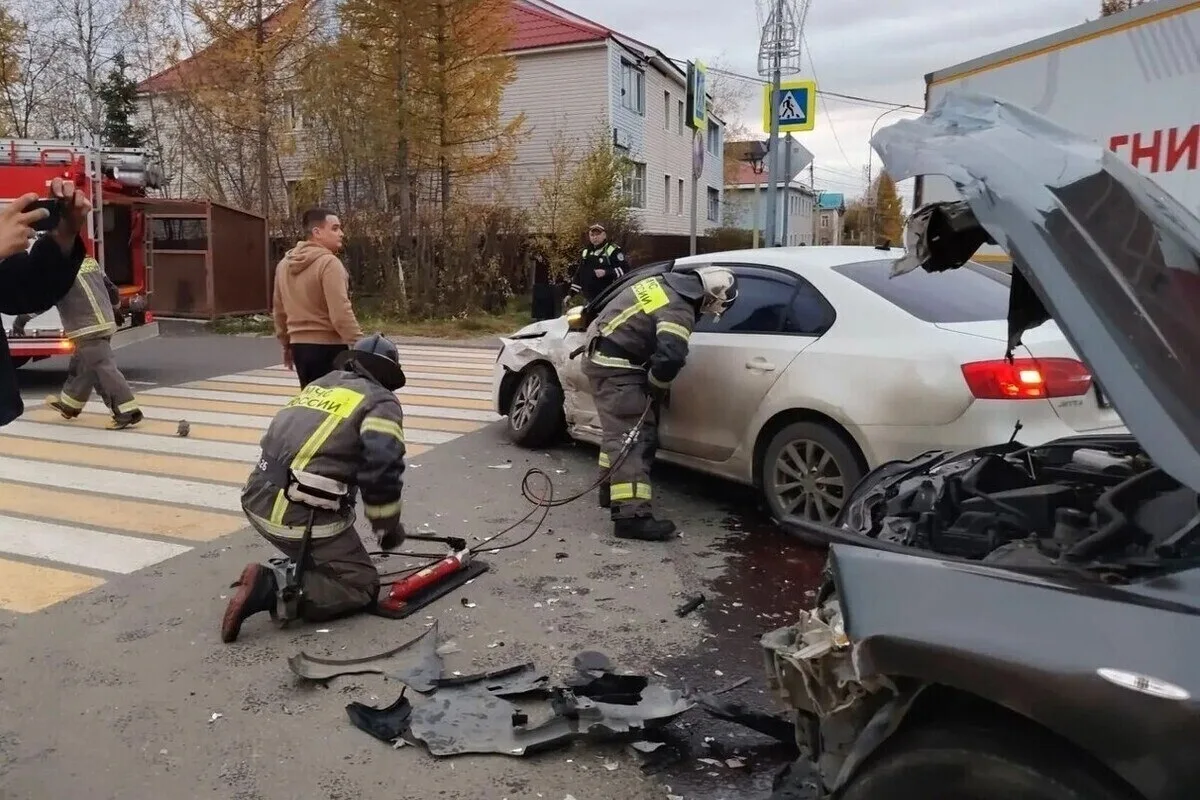 😱 Пострадавшего госпитализировали после ДТП в Салехарде.