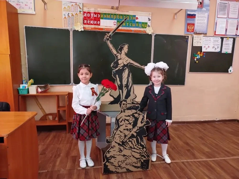 🕯 Память сердца: встреча в клубе «Патриоты»  Сегодня в 1 «Д» и 4 «Д» классах, где проходят занятия ш