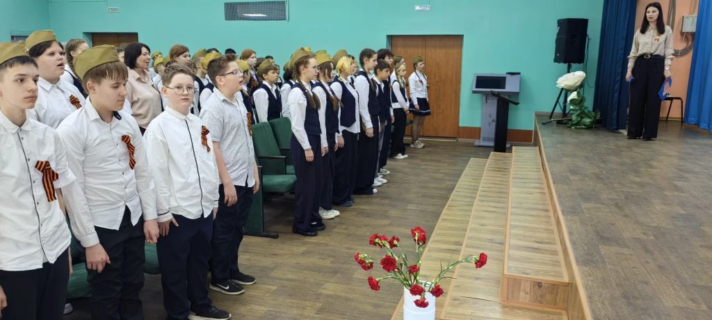 Сегодня в нашей школе завершился ежегодный фестиваль песни «Во славу Родины поём!». Это событие стал