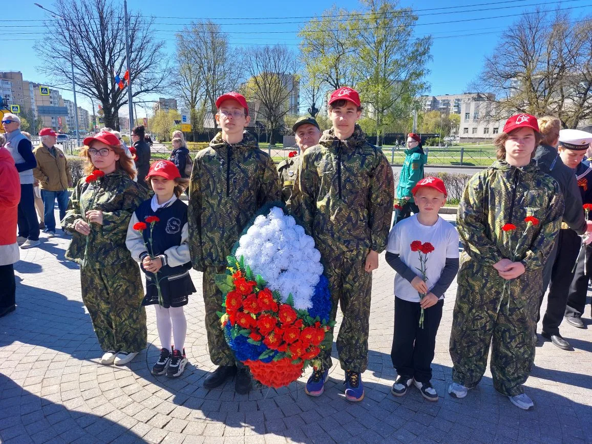 Юнармейцы и ученики Яльгелевского образовательного центра под руководством Черкасова Пе...