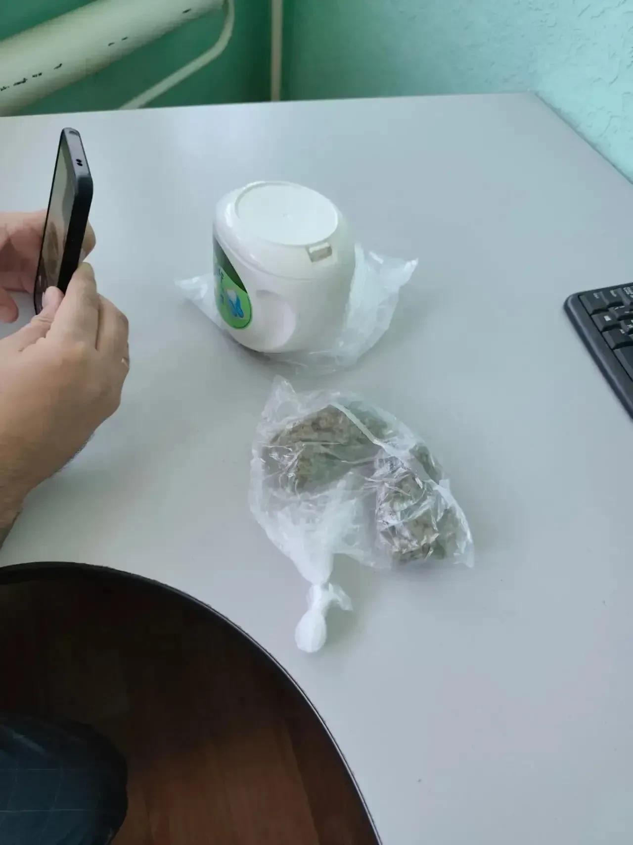 😱 В Ноябрьске задержали вахтовика с наркотиками.

Полицейские остановили мужчину из Пермского края 