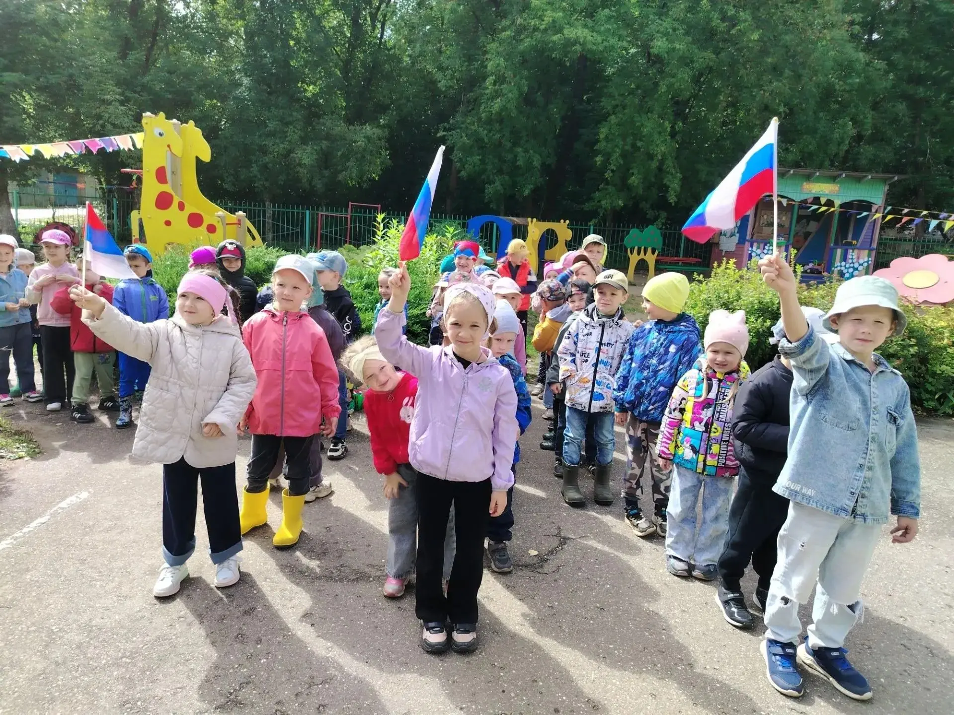 🎉Де🎉День Государственного флага РФ в нашем детском саду: праздник, который согрел сер...