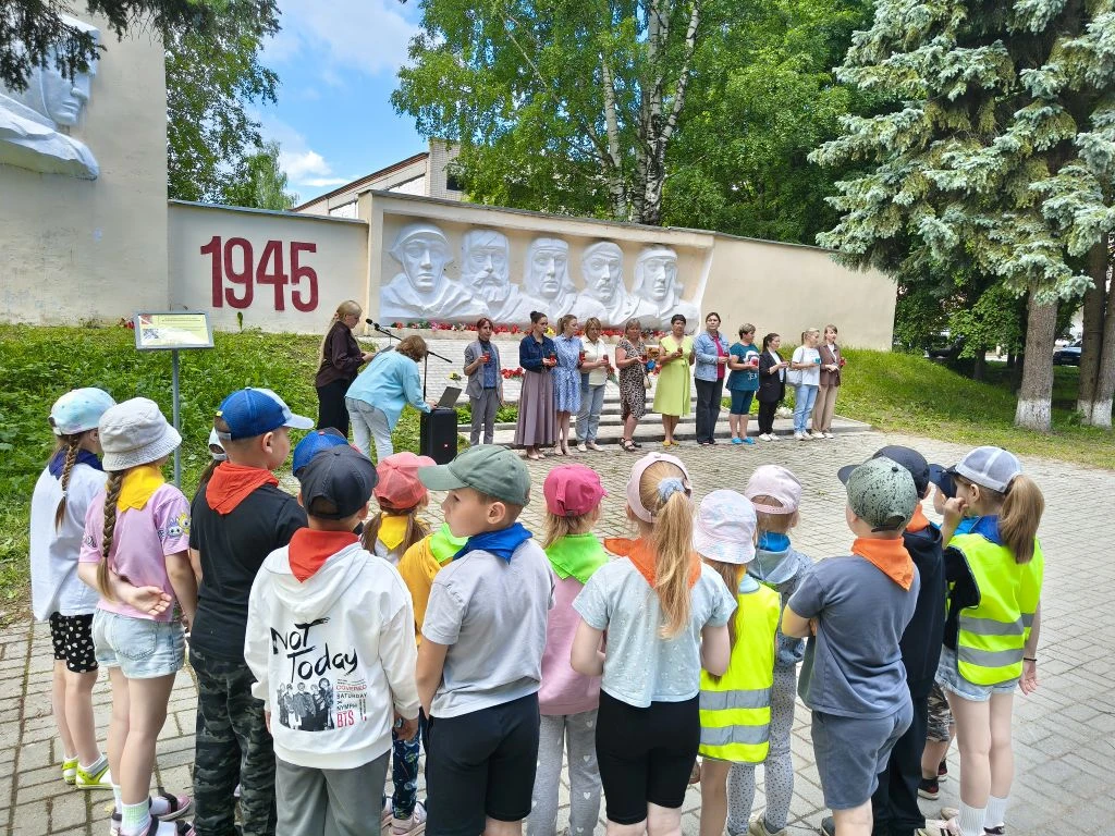 #ЛетоСПользой35
#новостилагеря
#ДеньПамятиИСкорби
22 июня дети лагеря приняли участие в митинге, пос