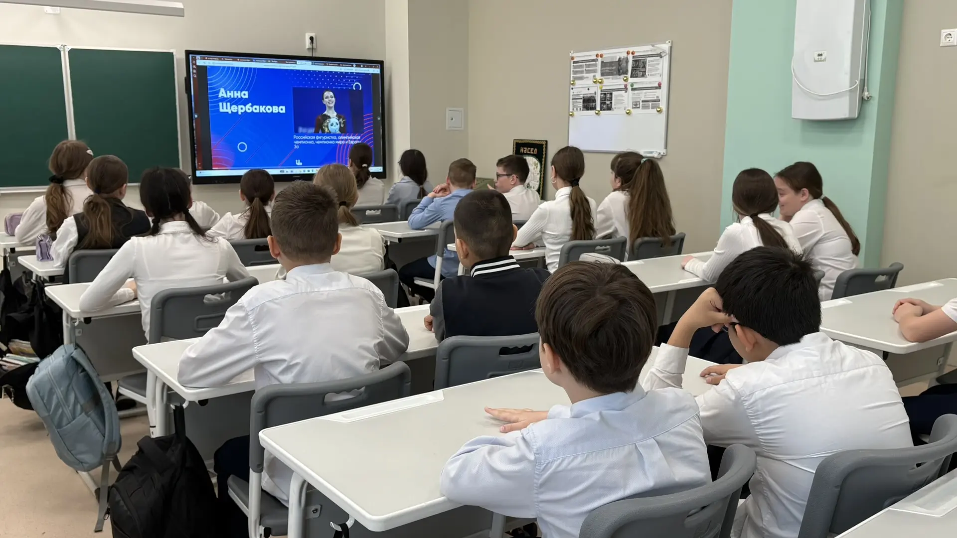 🇷🇺В понедельник, 13 апреля 2026 г. новая учебная неделя в нашей гимназии началась традиционно с испо