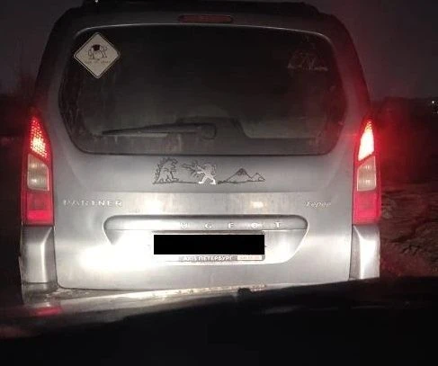 Зато окружающим в пробке не скучно😜