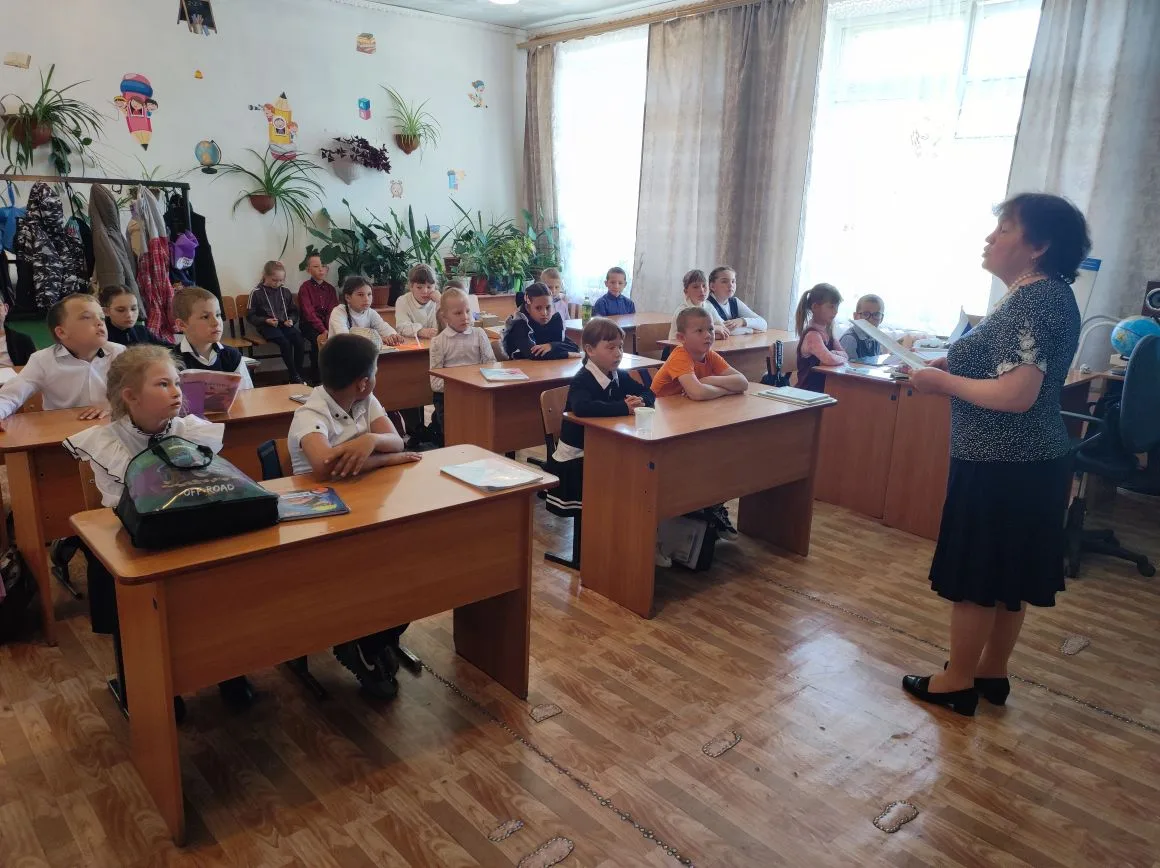 "Разговоры о безопасности" прошли во 2 классе. Второклассники узнали, что такое фейк и ...