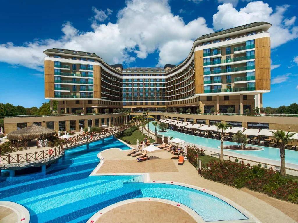 Aska Lara Resort & Spa 5* — это курорт в Анталье, который сочетает в себе концепцию «ультра всё вклю