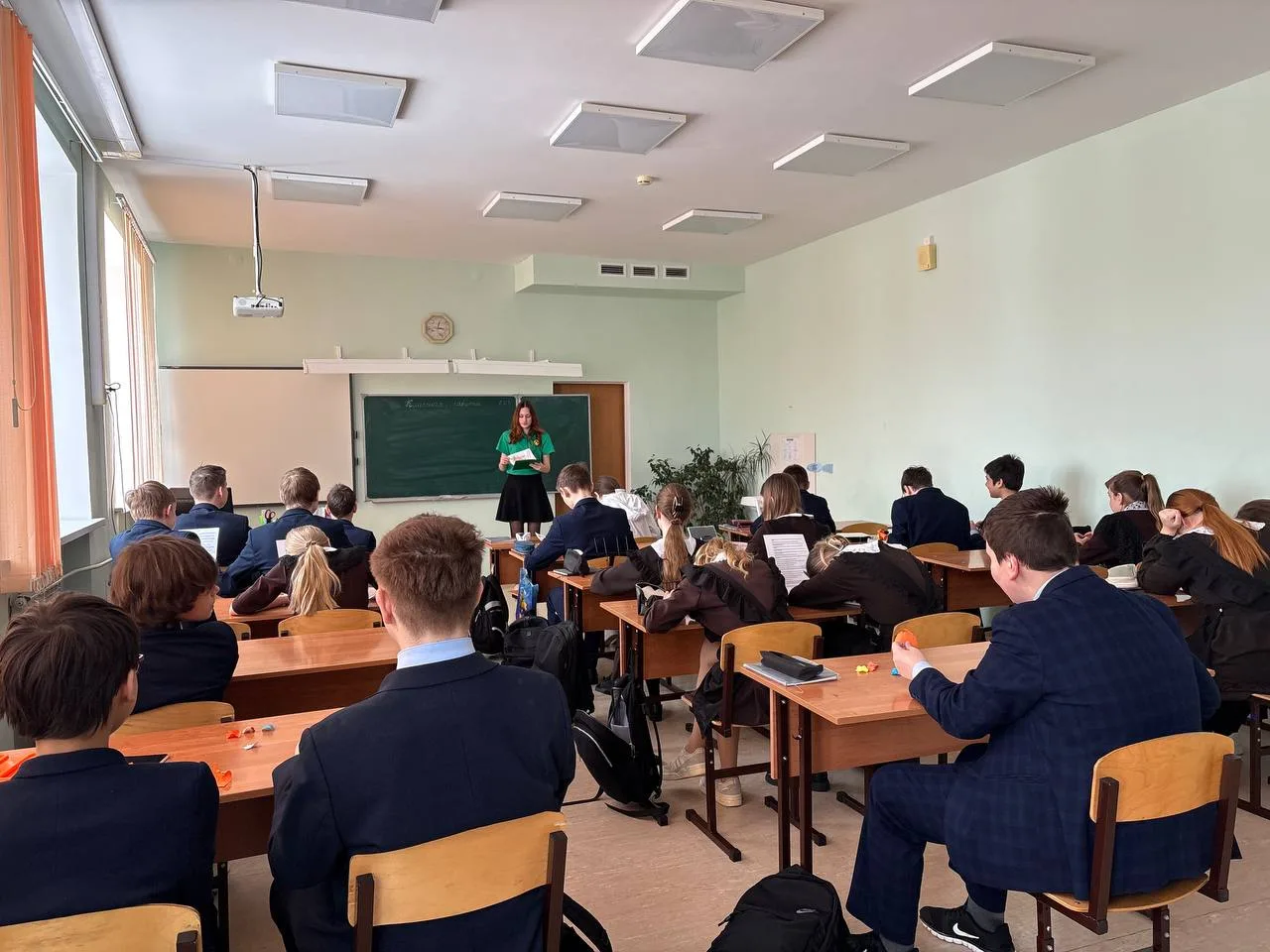 История весеннего праздника 🌷✨  Вчера обучающиеся 7А и 7Б классов погрузились в историю самого нежно