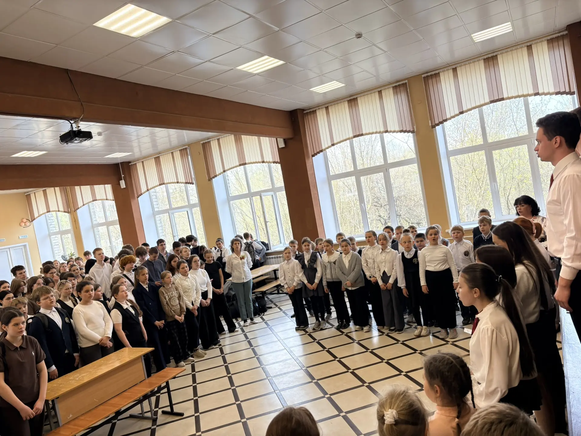 Сердцем к подвигу: в школе стартовала Неделя Памяти 🎖️🕊️  4 мая в нашей школе торжественно открылась