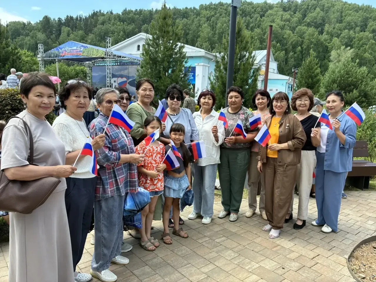 🌟 Сегодня у нас особенный день — День России! 🇷🇺✨

В этот светлый праздник наши учителя с гордост