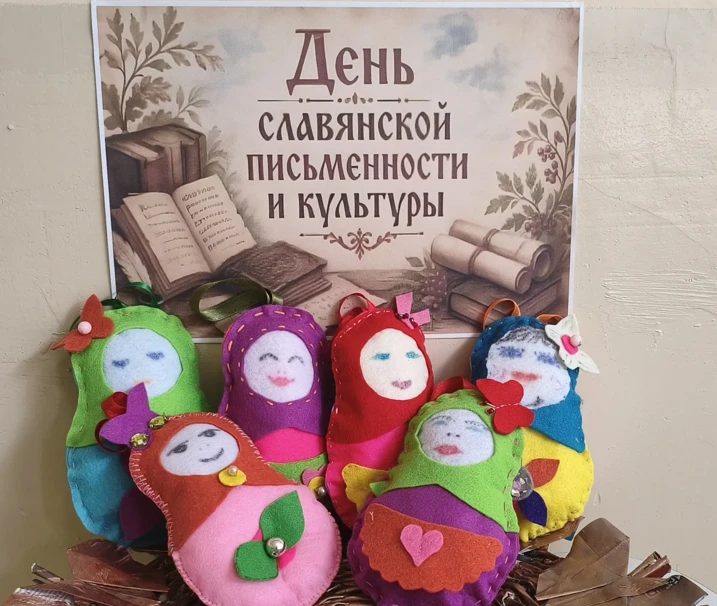 Для мариупольцев «серебряного возраста» организовали мастер-класс по изготовлению матрешек  Творческ