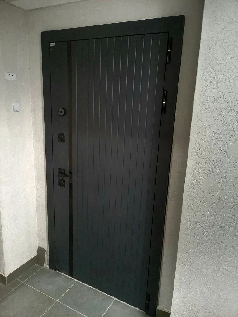 🚪 Входная дверь Агат Графит. 


Каталог данной двери по ссылке: 
https://www.sdkomfort.ru/collectio