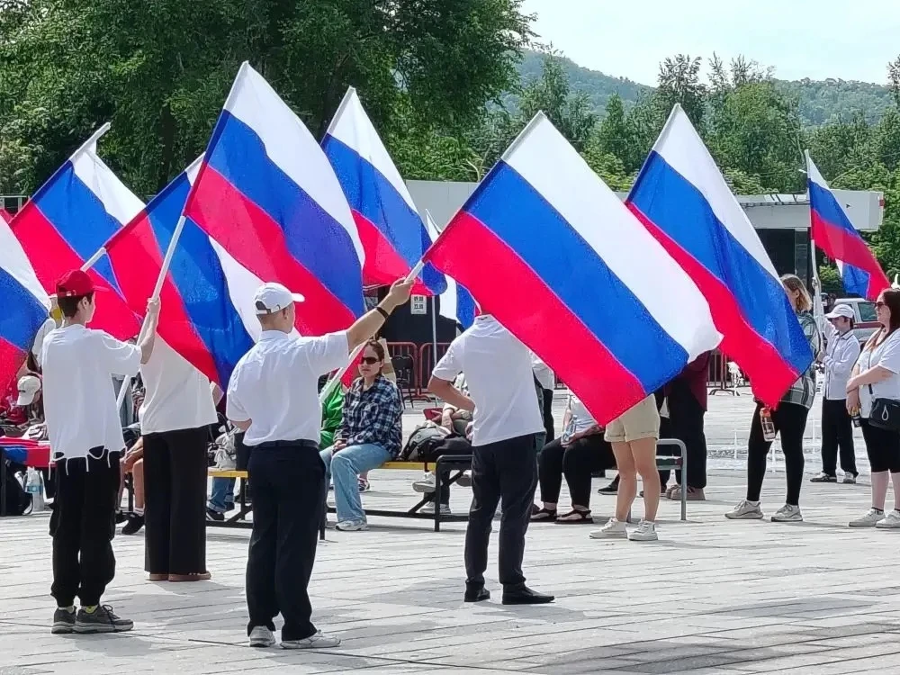 День флага России: белый, синий, красный — цвета нашей гордости 🇷🇺