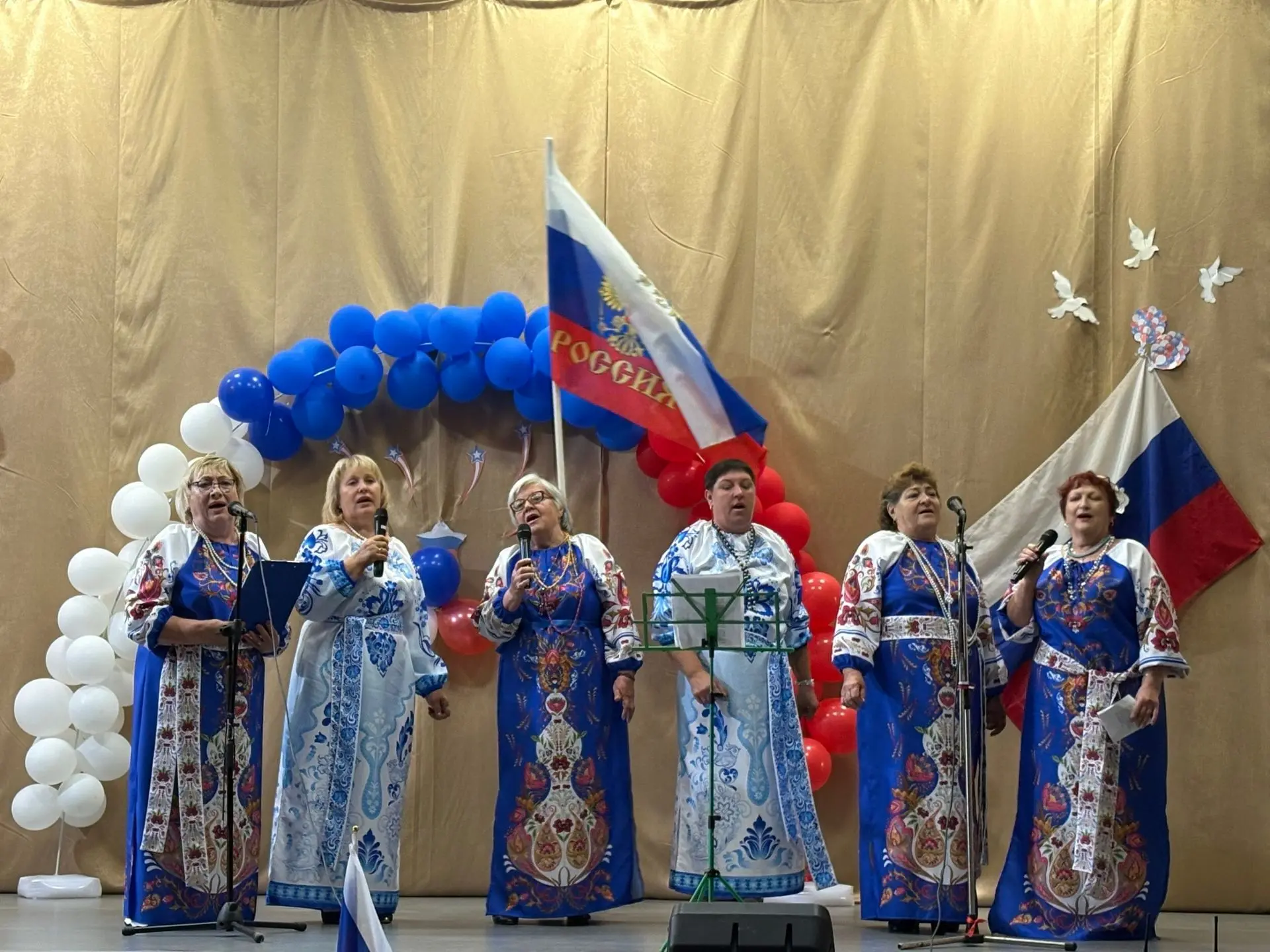 В Станционном СДК состоялся праздничный концерт «Под флагом моей родины», посвященный о...