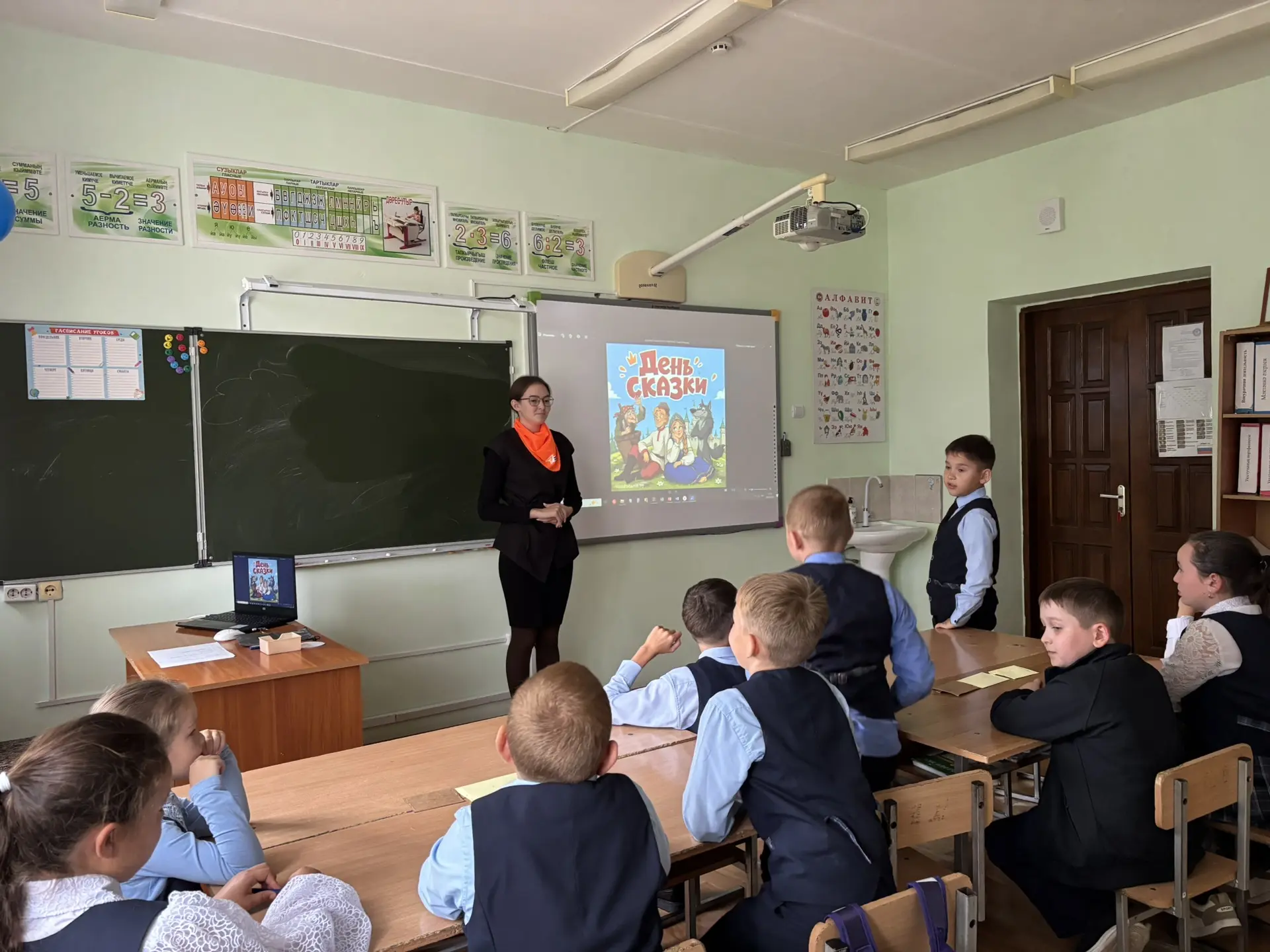 🎉 В начальных классах прошёл День сказки! 🎉