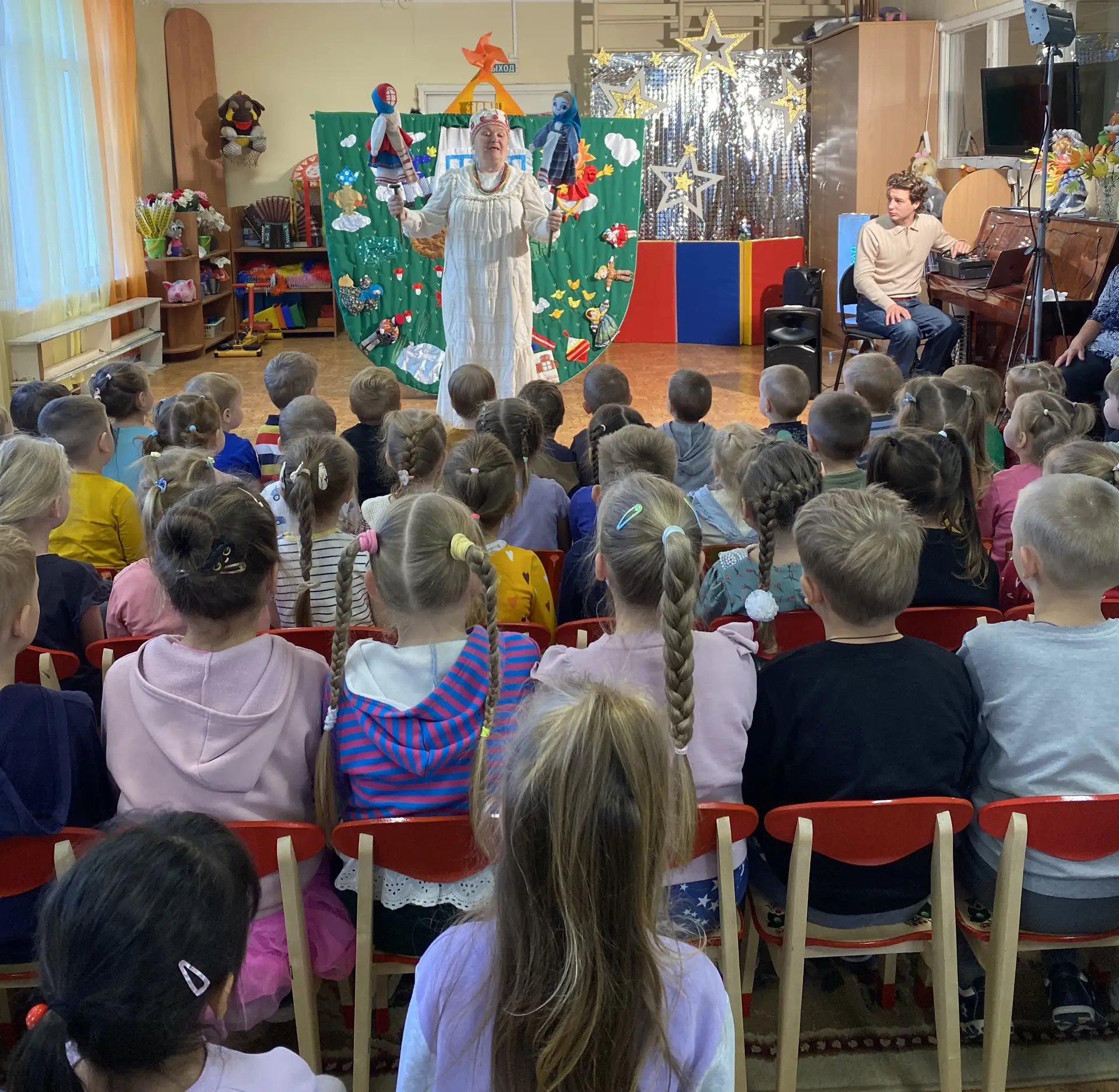 Сегодня в нашем детском саду состоялся кукольный спектакль «Гуси‑Лебеди»! 🎉