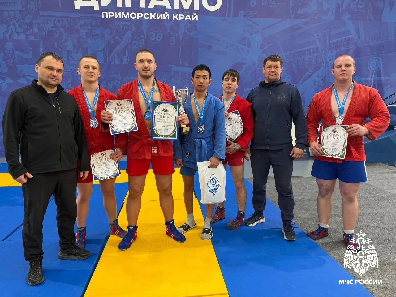 🏆Сборная приморских спасателей -  в тройке лучших по самбо  Во Владивостоке прошел чемпионат Приморс