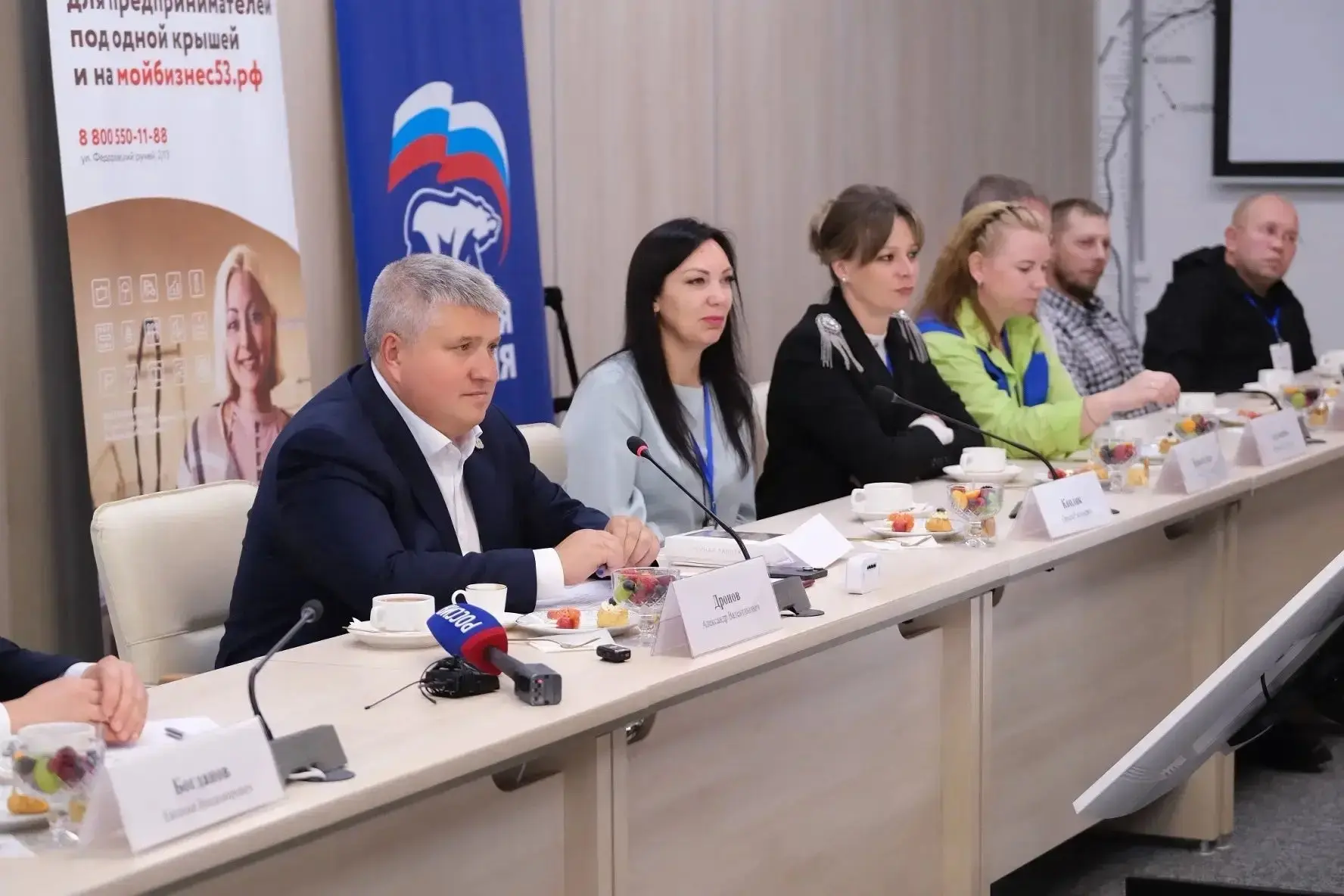 Губернатор Александр Дронов рассказал о программах обучения предпринимательству для уча...