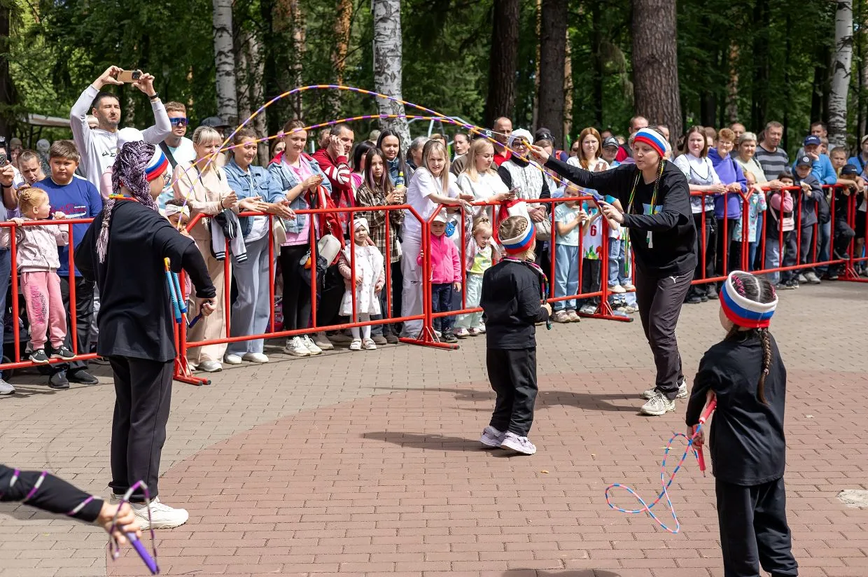 Воскресный день провели дружно в Ленинском парке. 

🌲На территории организован культурно-спортивный