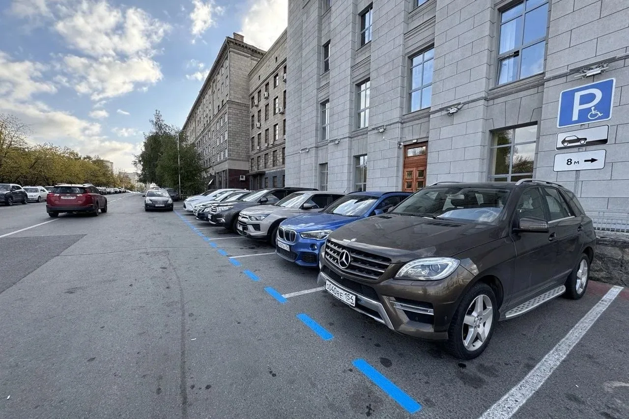 На улицах тихого центра появятся платные парковки. Стоянки открытого типа оборудуют на ...