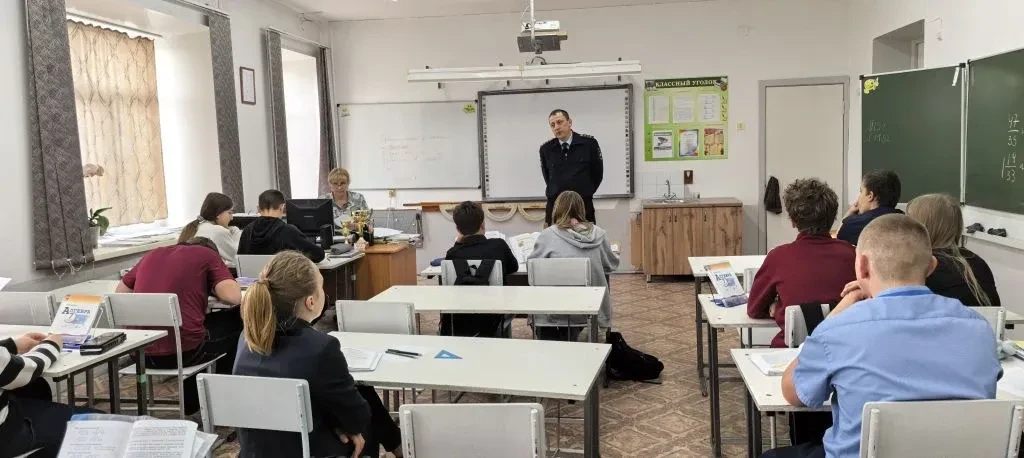 В преддверии летних каникул старший госинспектор безопасного дорожного движения Чавкунь...
