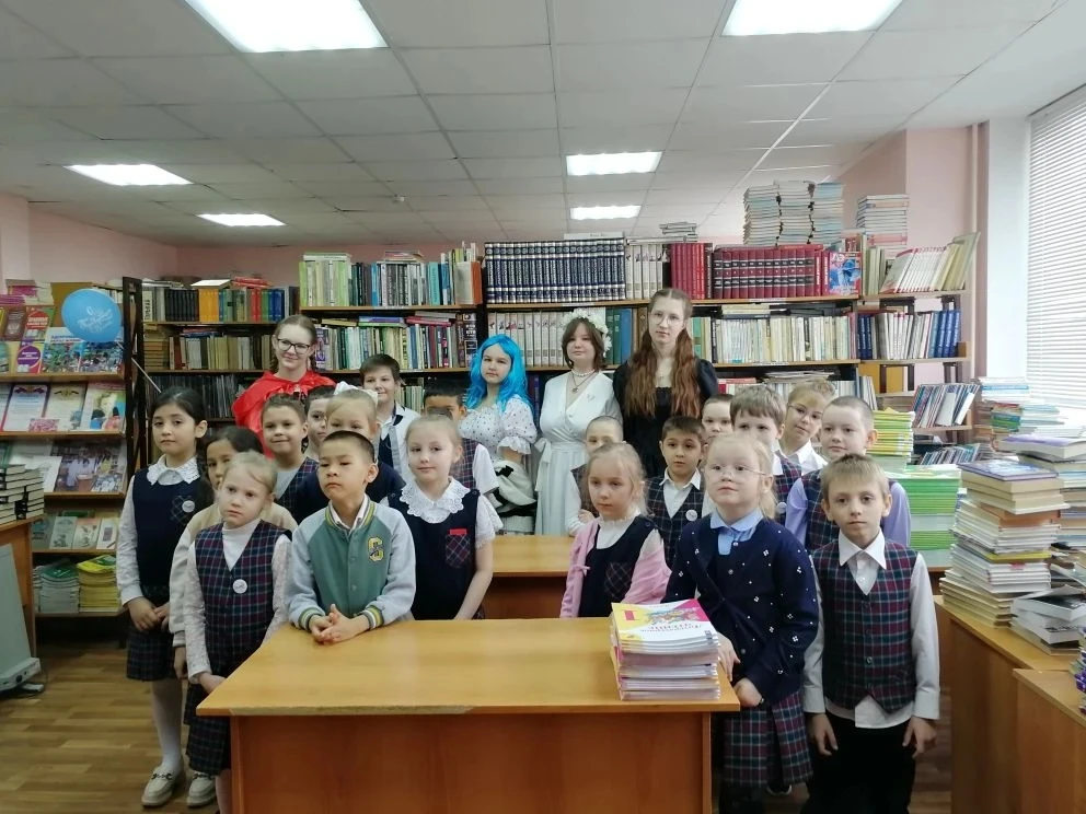 26 марта  в школьной библиотеке прошёл праздник "Посвящение первоклассников в читатели". Участники ш