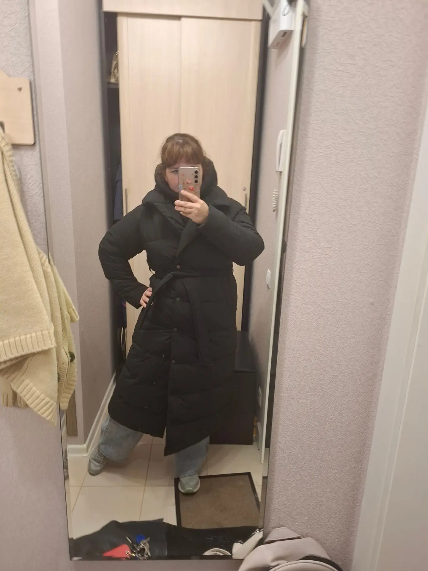 Пришел мой пуховик. Я все думала, оставлять его или нет, когда получу. Потому что пока ехал, мне нач
