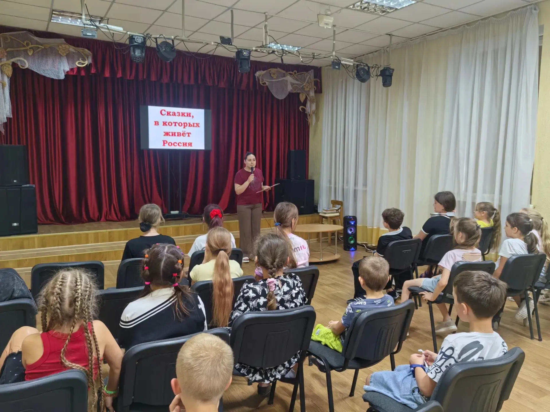 17 июля дети, отдыхающие на летней досуговой площадке «Арт-каникулы» в Центре детского и юношеского 