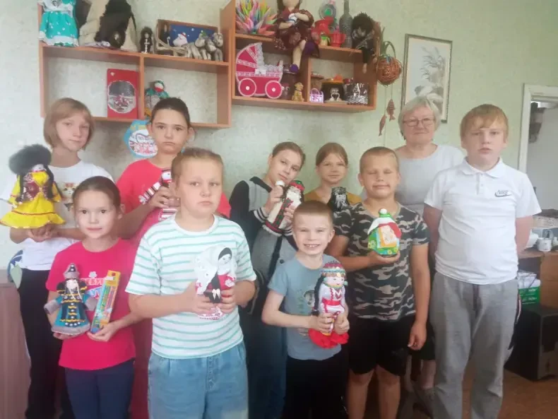 Специалист центра совместно с председателем совета ветеранов Плясуновой Еленой Александ...