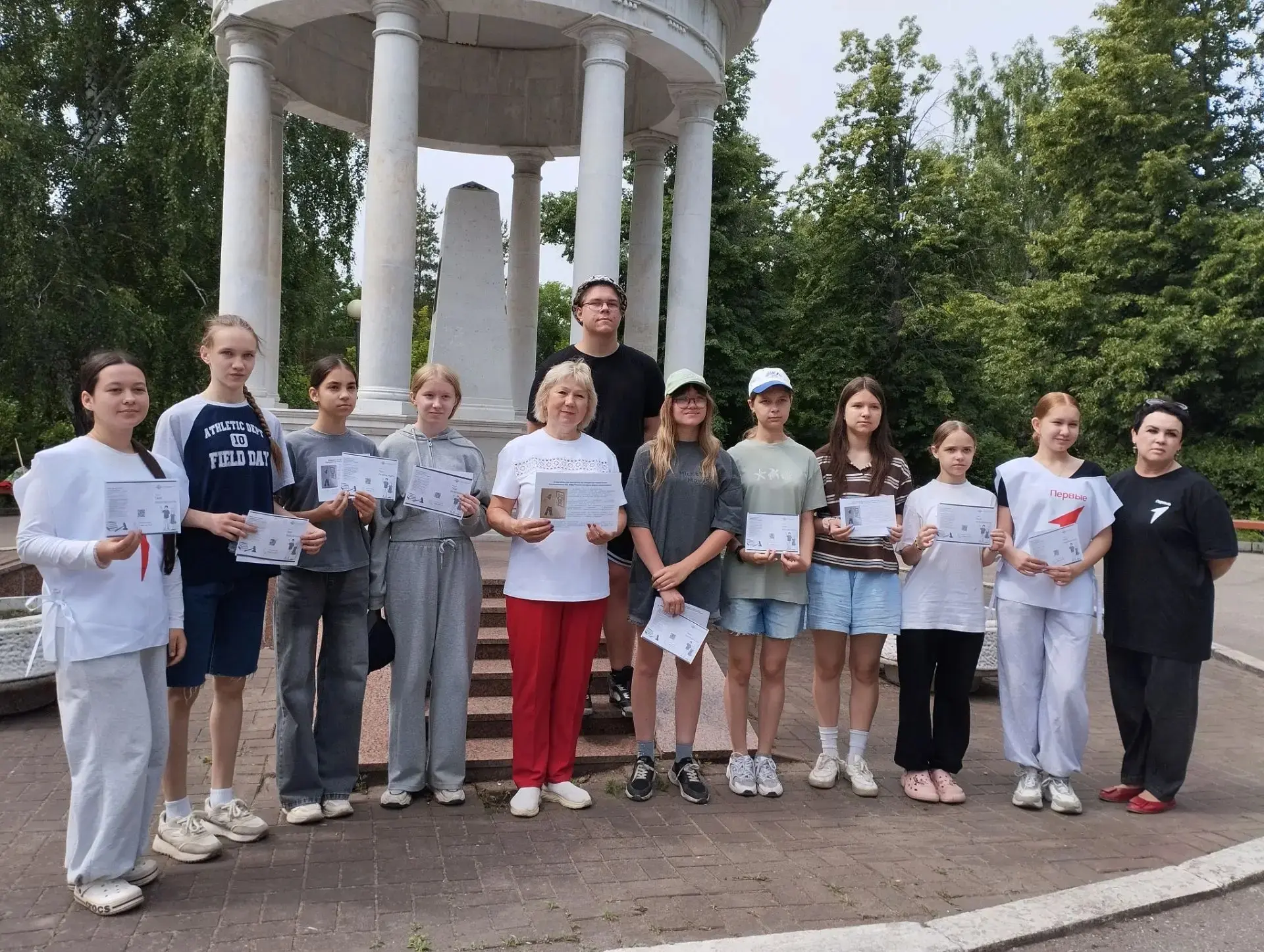 🌟 На смену пришла активная работа Трудового отряда! Ребята с энтузиазмом приступили к очистке терри