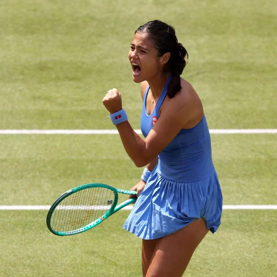 🇬🇧 Эмма Радукану вышла в самый крупный финал в карьере после USO-21, в 1/2 Queens обыграв Иву Йови
