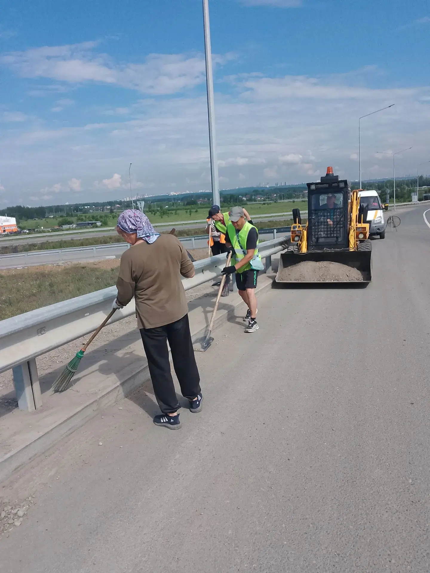 🙏 Чистота города начинается с их работы

Пока мы спешим по делам, коммунальные службы Уфы уже навод