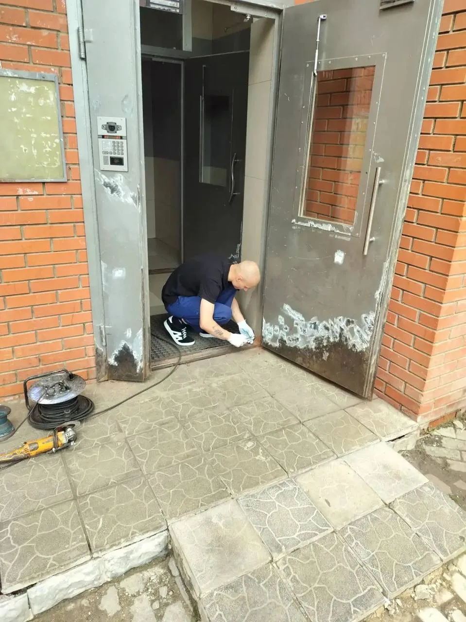 Покраска входных дверей🛠️