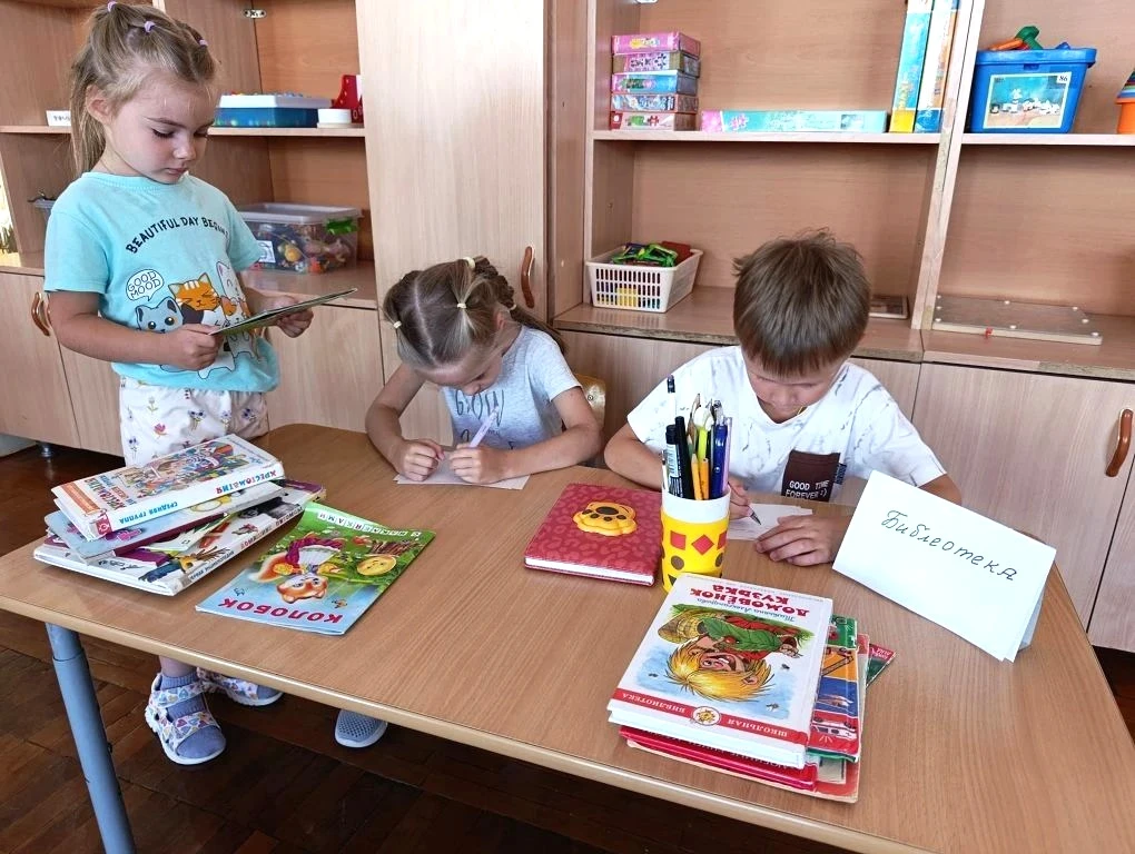 Ребята группы №7 сегодня отмечали «День книголюбов!»