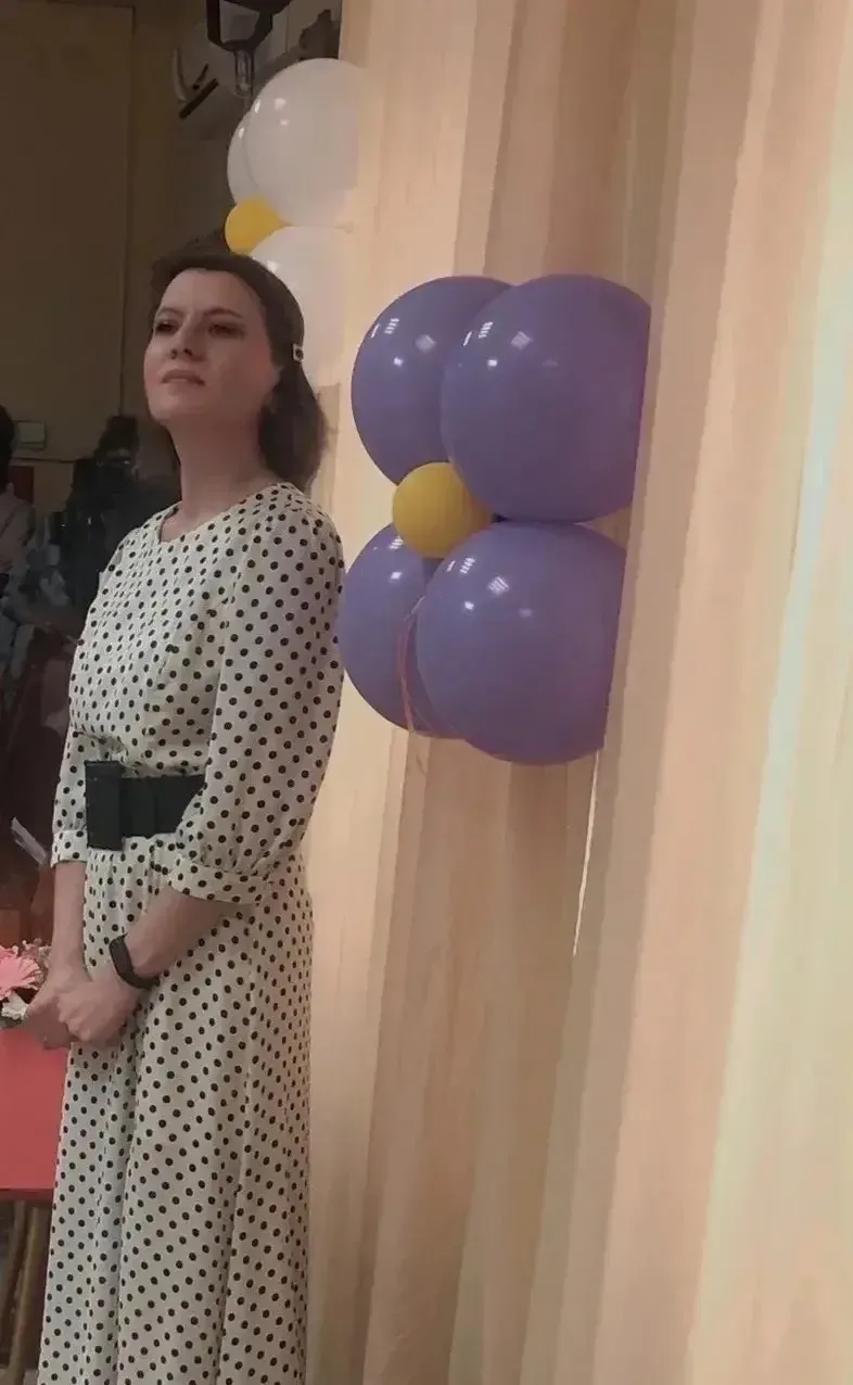 🙌 Пока школьники отдыхают на каникулах, мы решили возобновить рубрику-знакомство с воспитателями на