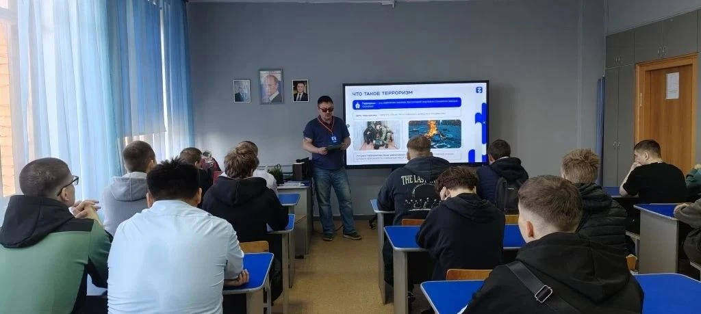 Сегодня лектор Российского общества «Знание» Богатов И.М. прочитал для студентов коллед...