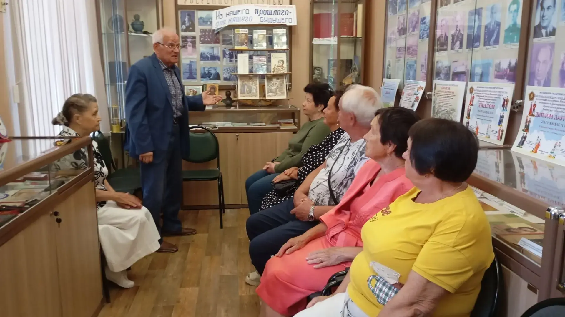 Темой для занятия в клубе «День истории» в центральной библиотеке стал период правления царей Федора