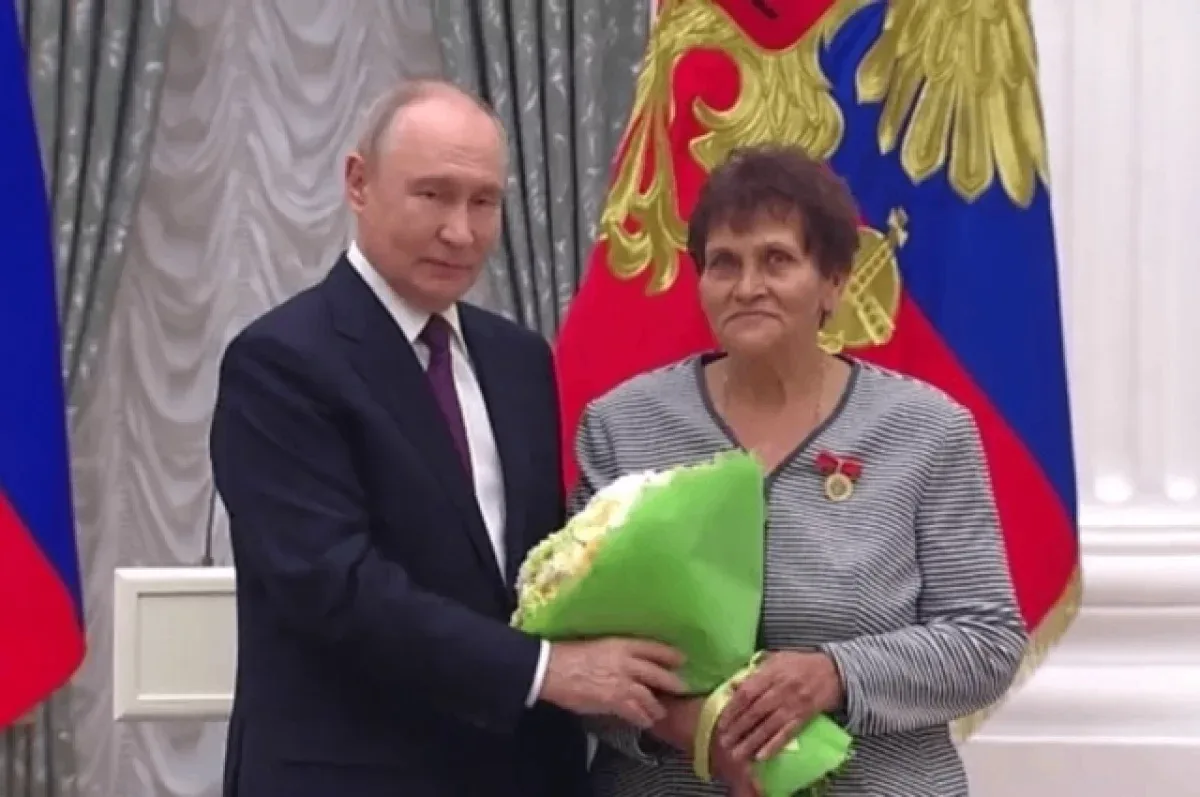🎓«Моя первая учительница!». Педагога из Сурска наградил Путин