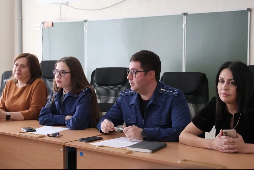 20 февраля в наше образовательном центре прошел Круглый стол с прокуратурой, сотрудником КДН, админи