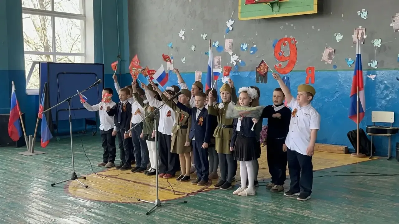 08.05.2026 года в ГБОУ «ШКОЛА 4 Г. О. ТОРЕЗ» состоялся фестиваль «Песни военных лет»