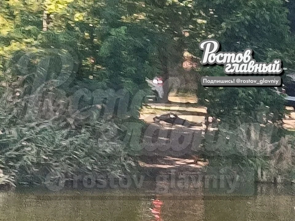 😨Мужчину зарезали в Цыганском озере в Ростове

Тело обнаружили в воде, полиция уже на месте — убийц