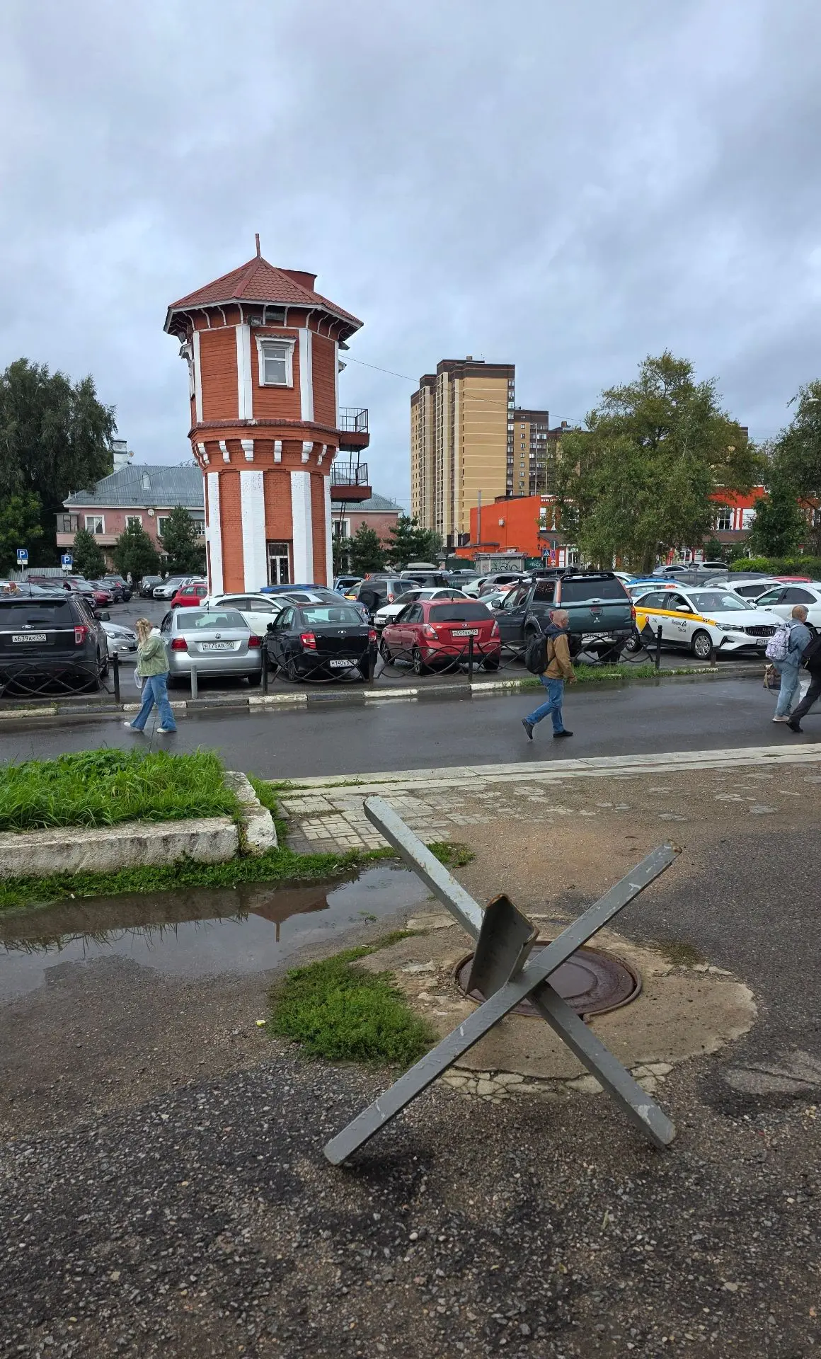 Зачем нам противотанковые на вокзале?!