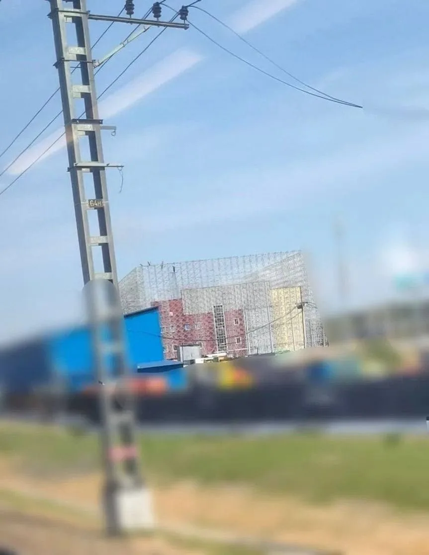 В Москве склады на промзонах начали полностью закрывать защитными противодроновыми сетками