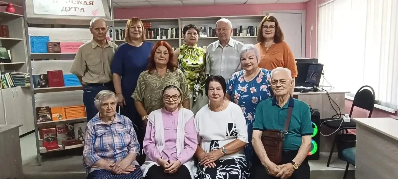 В Верхнеднепровской библиотеке семейного чтения прошел патриотический час «Курская дуга...