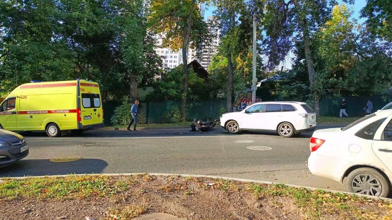 В Уфе мотоциклист столкнулся с автомобилем