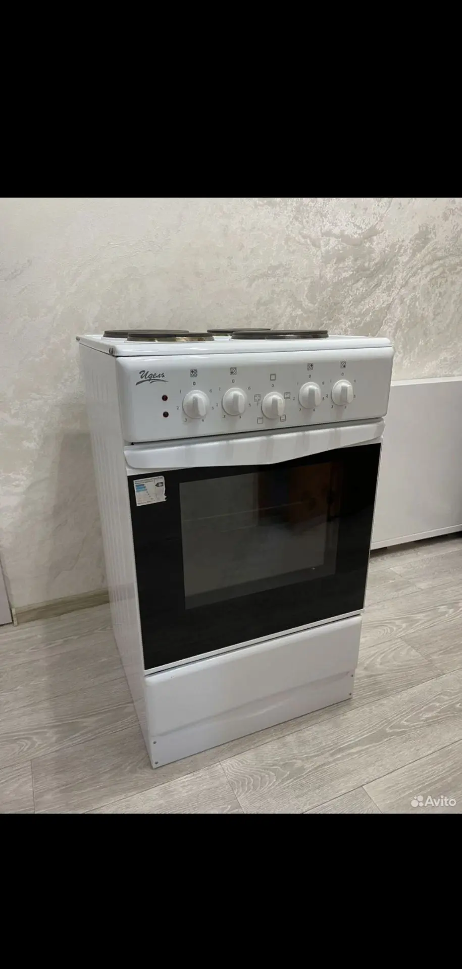Продам электрическую плиту Идель, 4х комфорочную с духовкой. Все  работает. В идеальном...