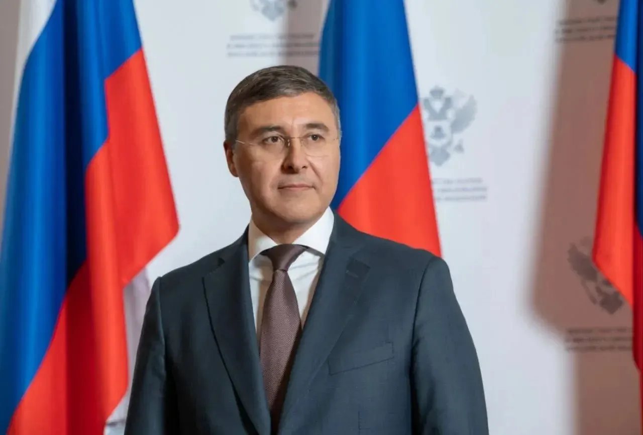 Уважаемые коллеги,  
дорогие сограждане, друзья! 
 
Сердечно поздравляю вас с Днем России! 

Этот пр