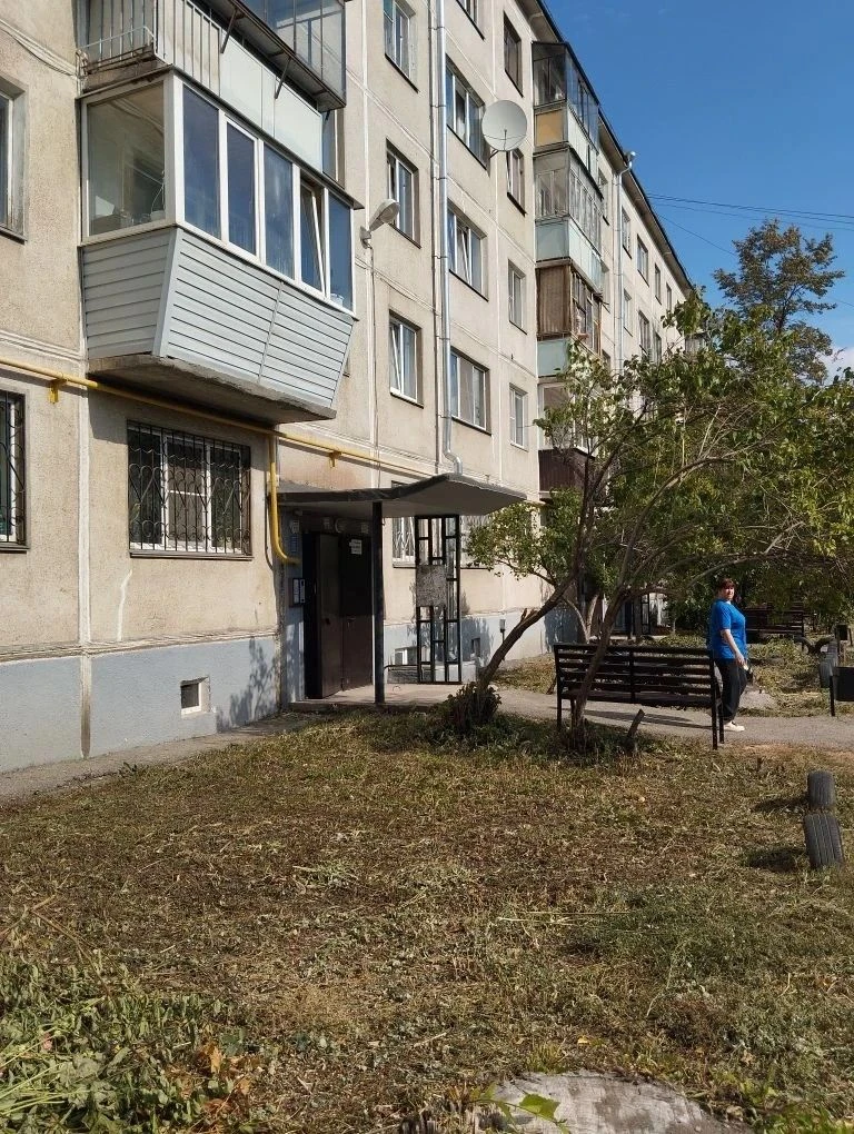 Произвели покос травы по адресу ул. Доменщиков, д. 9.