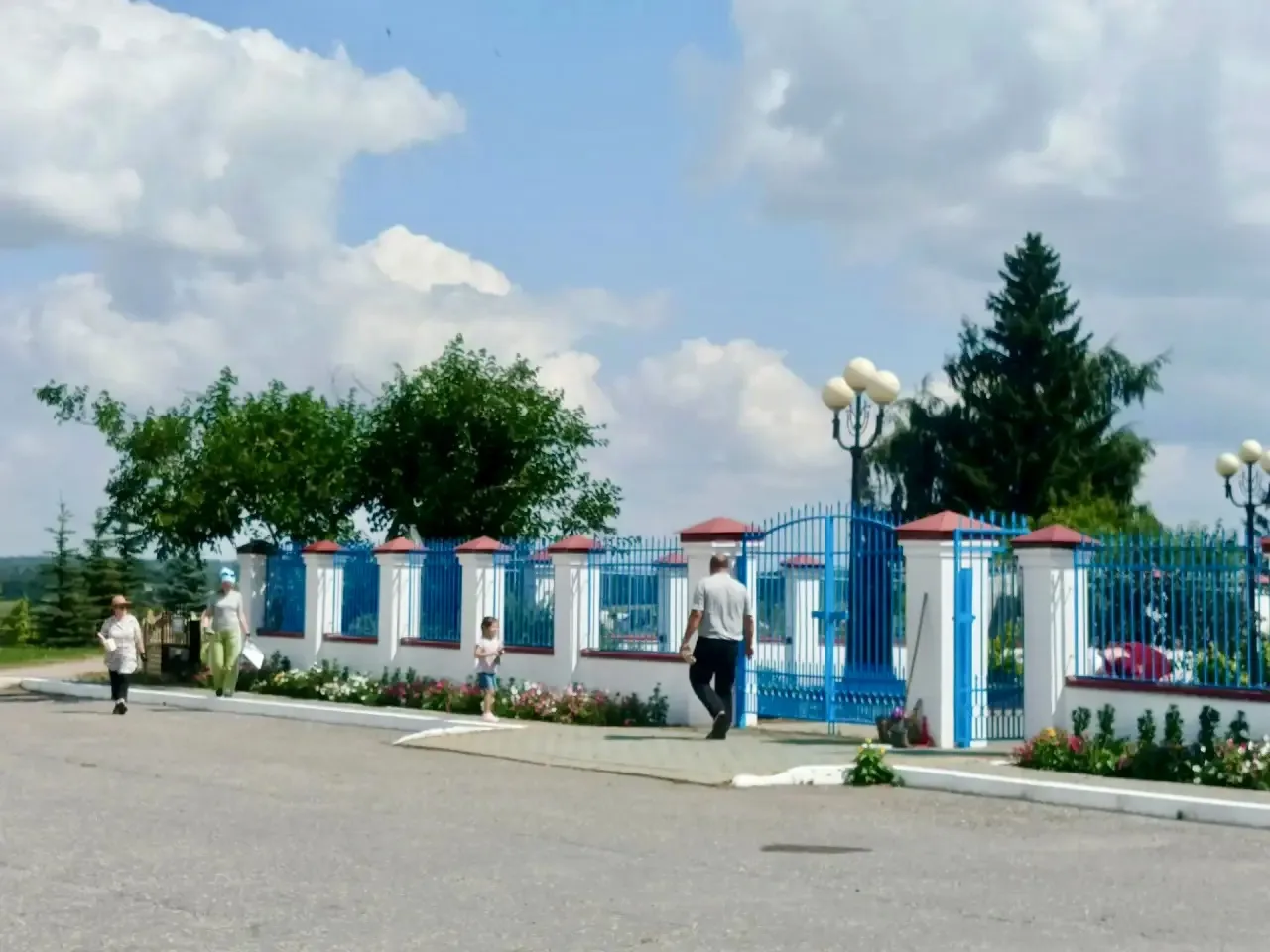 Подготовка ко дню памяти схиархимандрита Григория (Давыдова)

Уже вторую неделю в селе Покровка Ивня